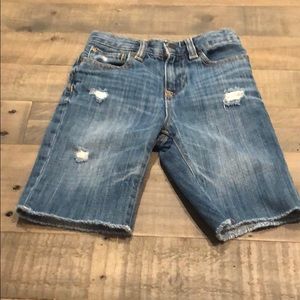 Boys Gap cut off shorts in size 5.